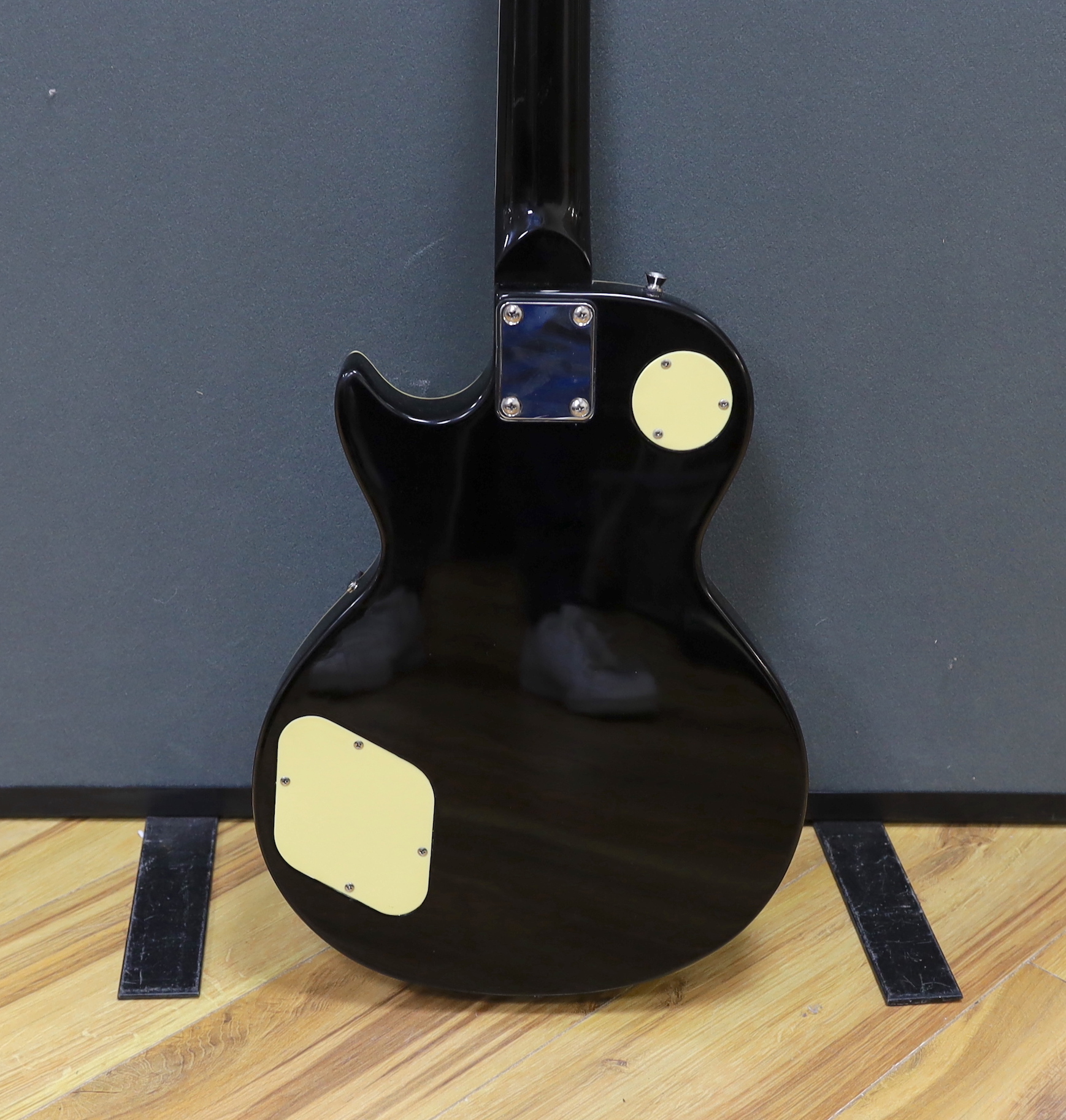 A Rockburn electric guitar, Les Paul copy